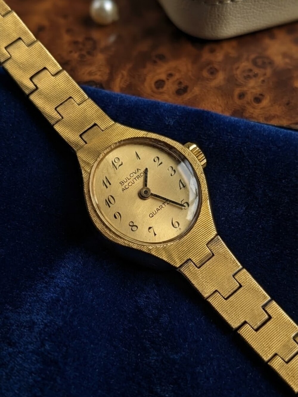 ​Vintage Bulova Accutron Quartz Gold Textured Dial & Bracelet Watch